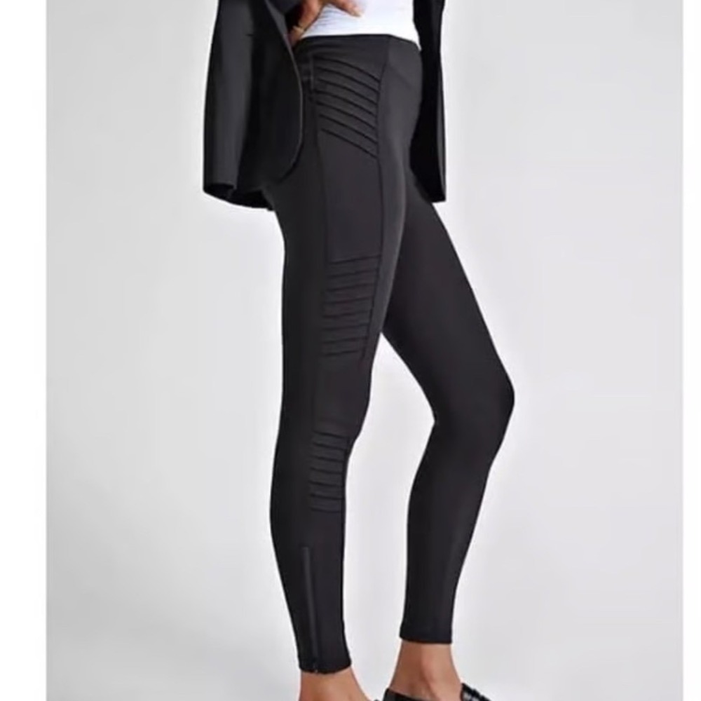 ATHLETA | Woman's Black Delancey Pleated Moto‎ Tight Ankle Zip Leggings, Size M
